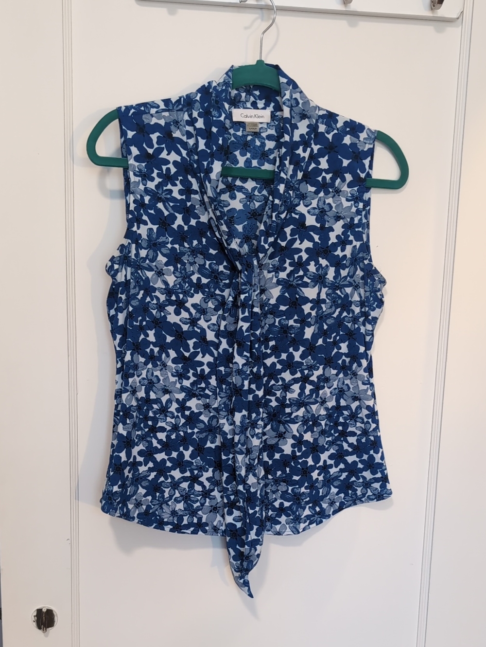 🍇 LAST CALL! Calvin Klein Blue Floral Tie-Front Sleeveless Blouse